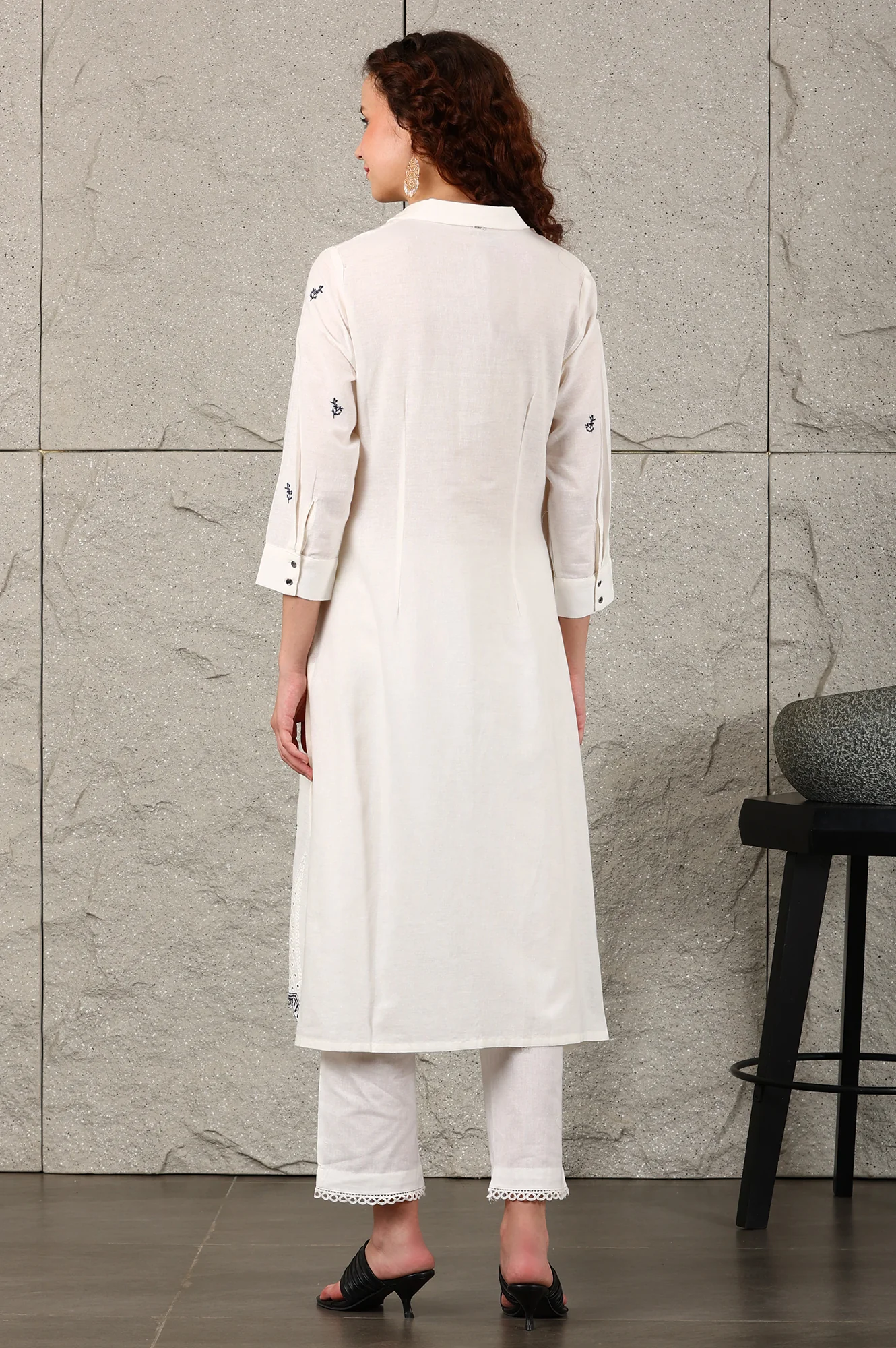 White Thread Embroidered Shirt Collar Cotton Blend Kurta - Image 5