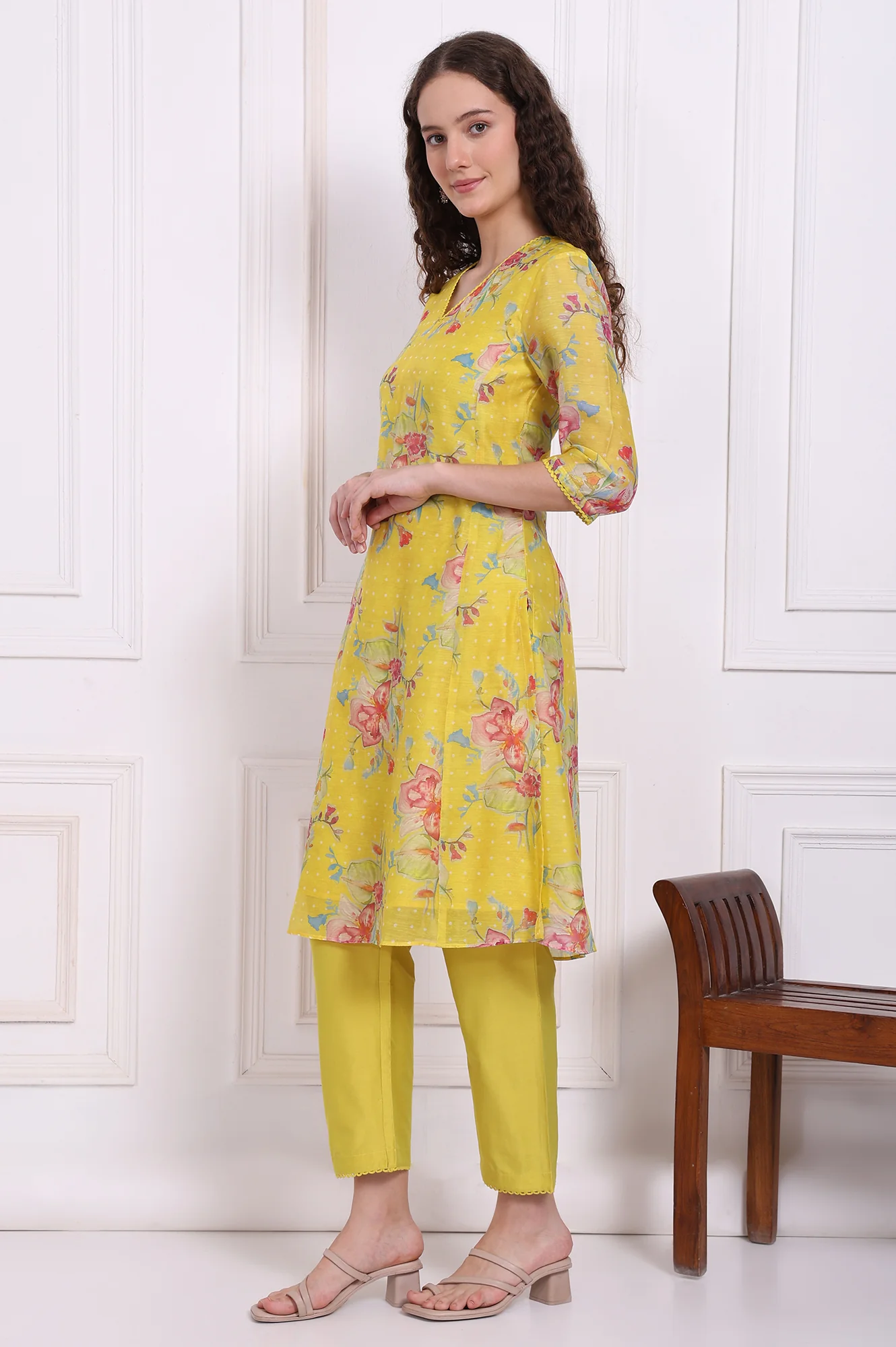 Yellow Floral Printed Chanderi Straight Kurta, Pants and Dupatta Set - Image 4