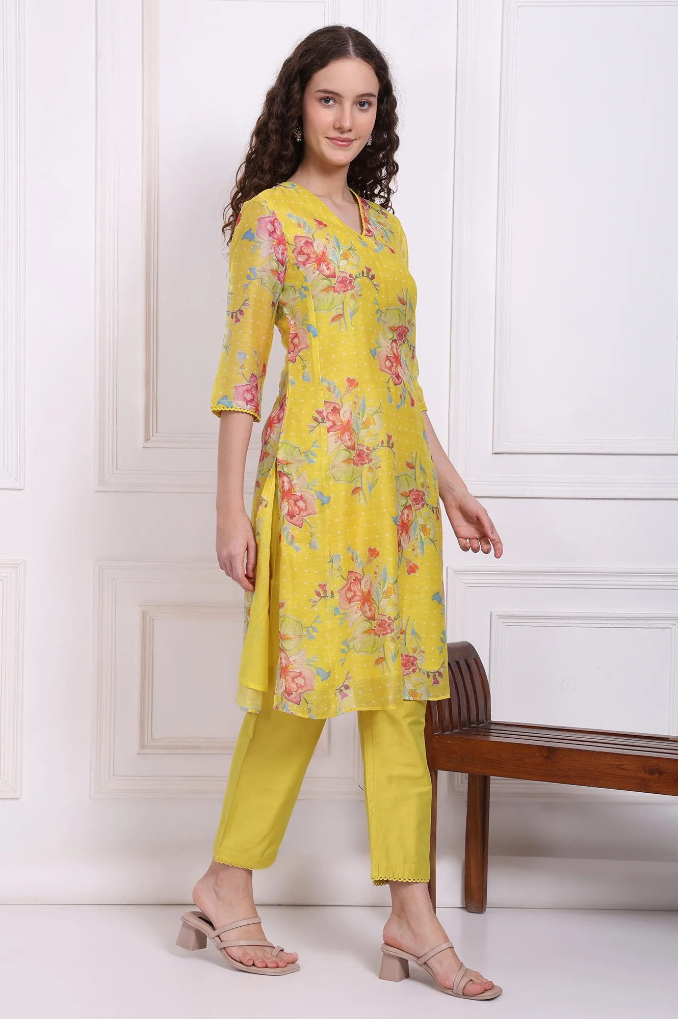 Yellow Floral Printed Chanderi Straight Kurta, Pants and Dupatta Set - Image 6