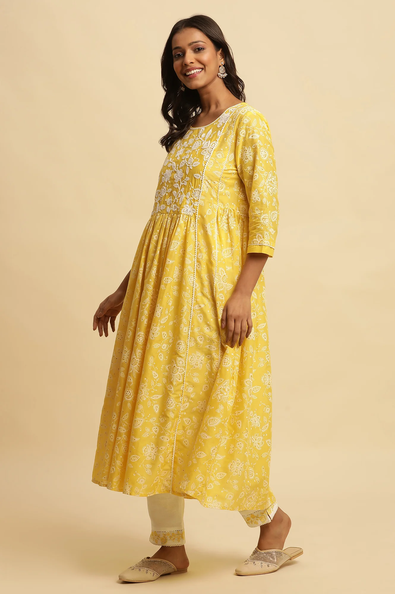Yellow Floral Printed Kurta, Pants and Dupatta Set - Image 4