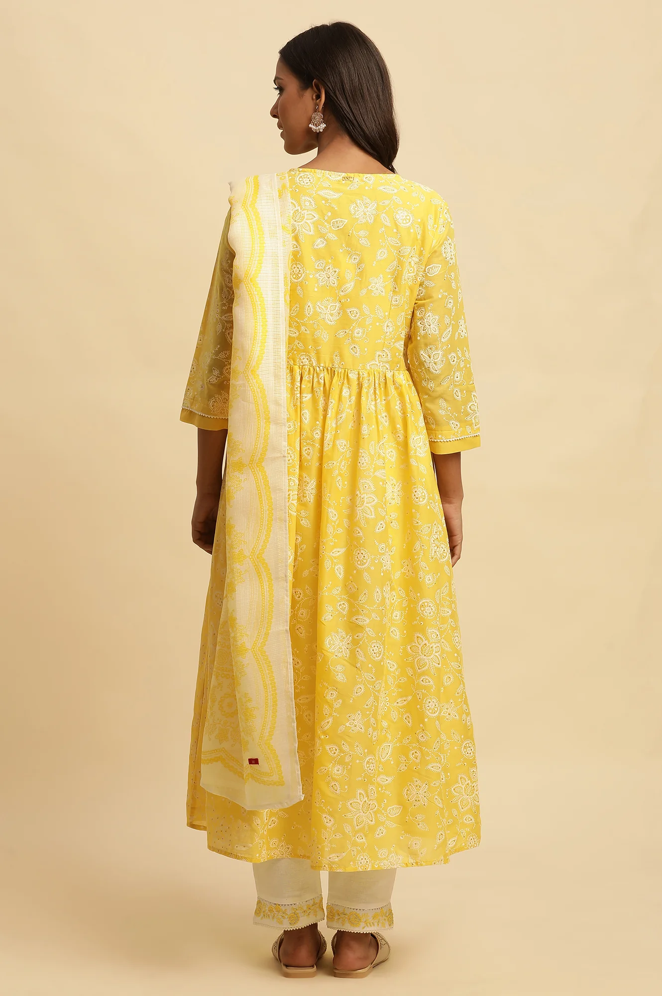 Yellow Floral Printed Kurta, Pants and Dupatta Set - Image 5