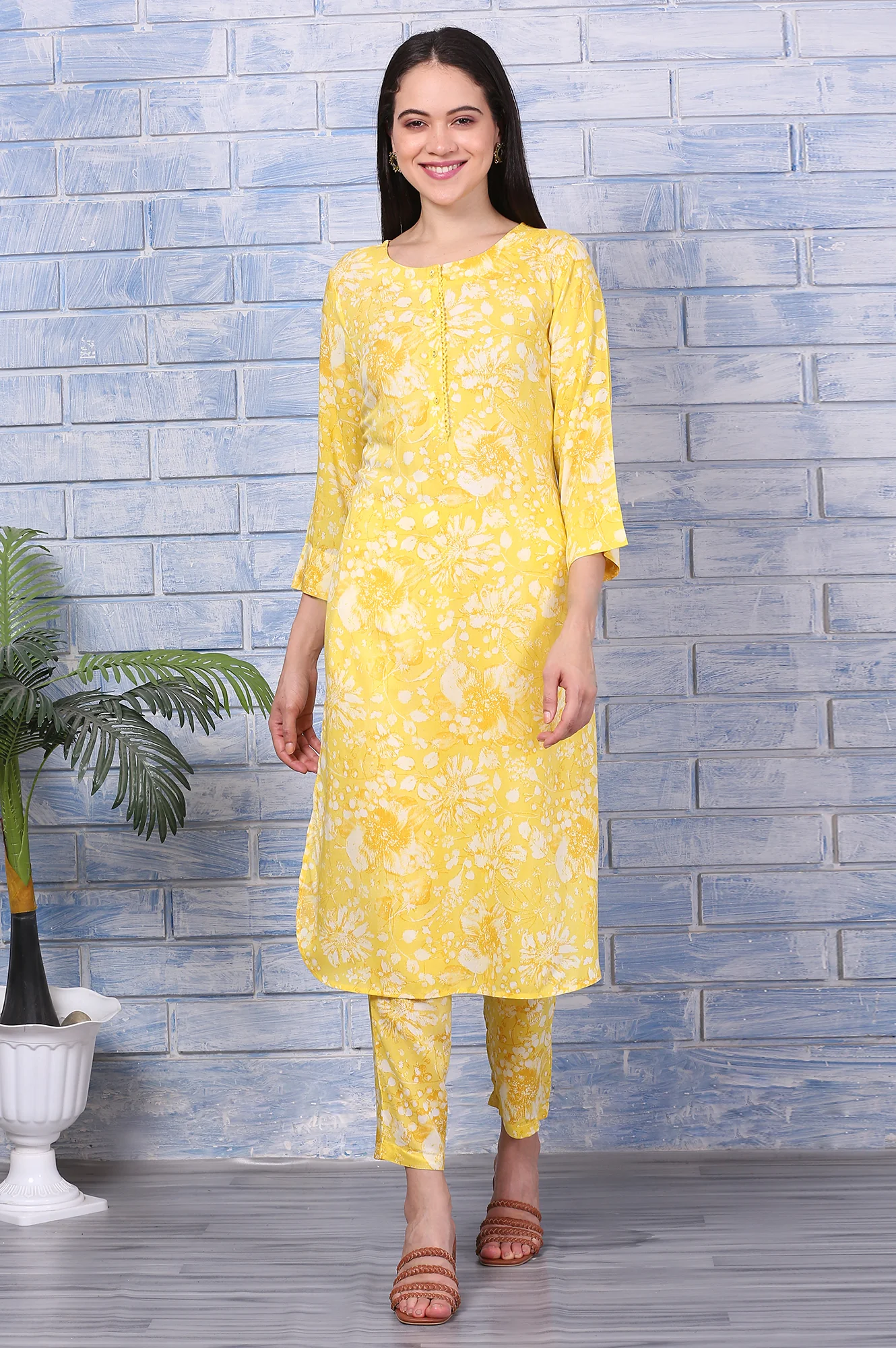 Yellow Floral Printed Lace Straight Kurta and Pants Co-ord Set - Image 2