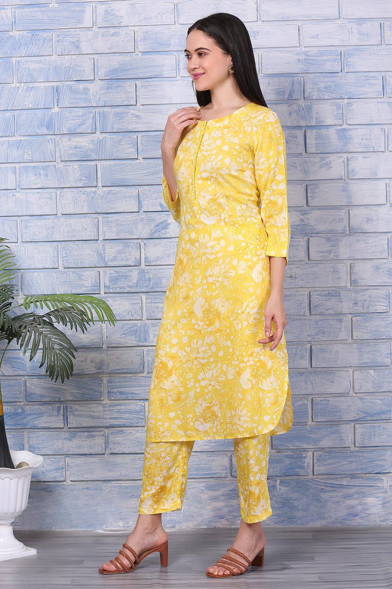 Yellow Floral Printed Lace Straight Kurta and Pants Co-ord Set - Image 4