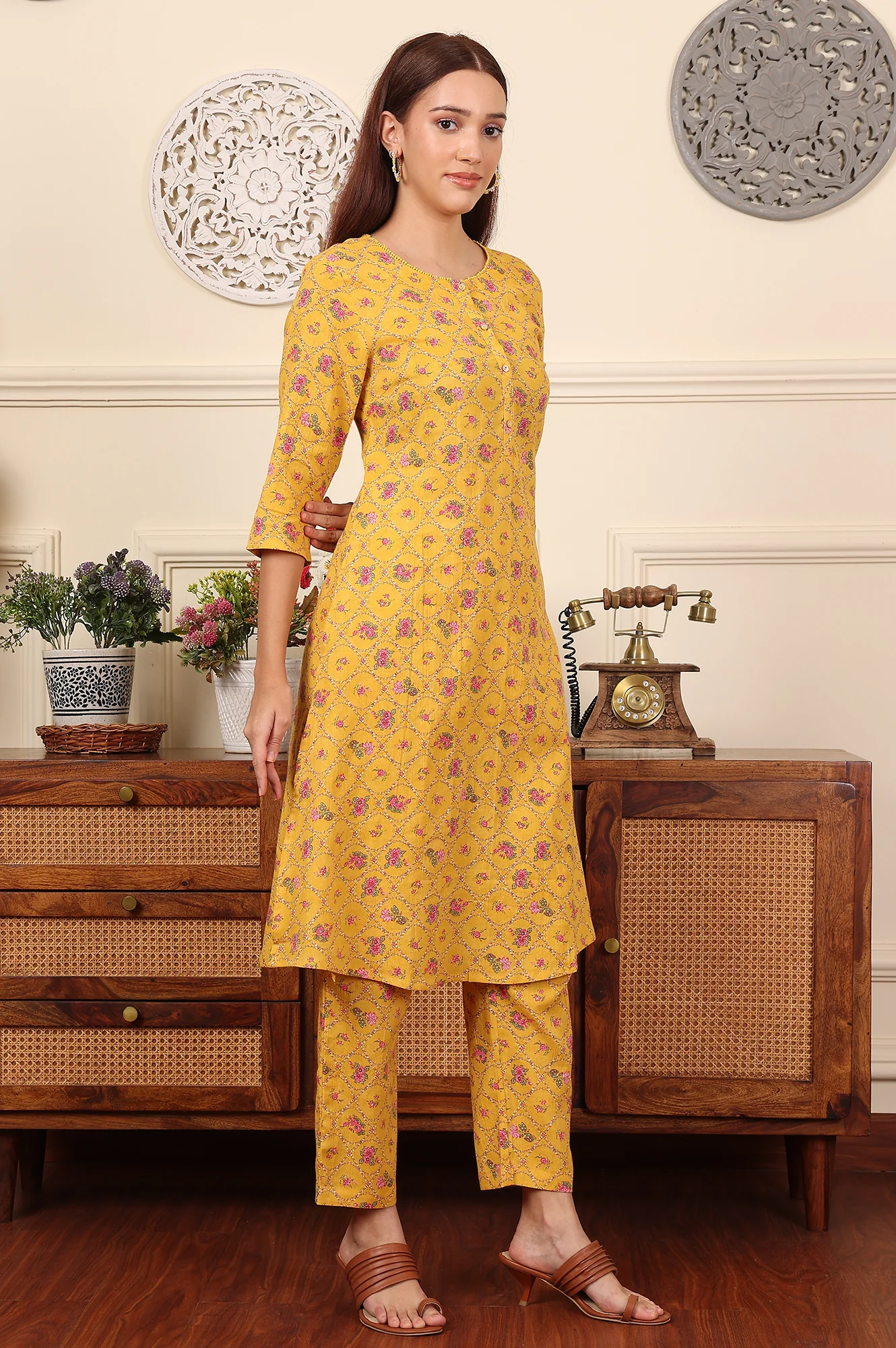 Yellow Floral Printed Pure Cotton Kurta And Pants Co-Ord Set - Image 4