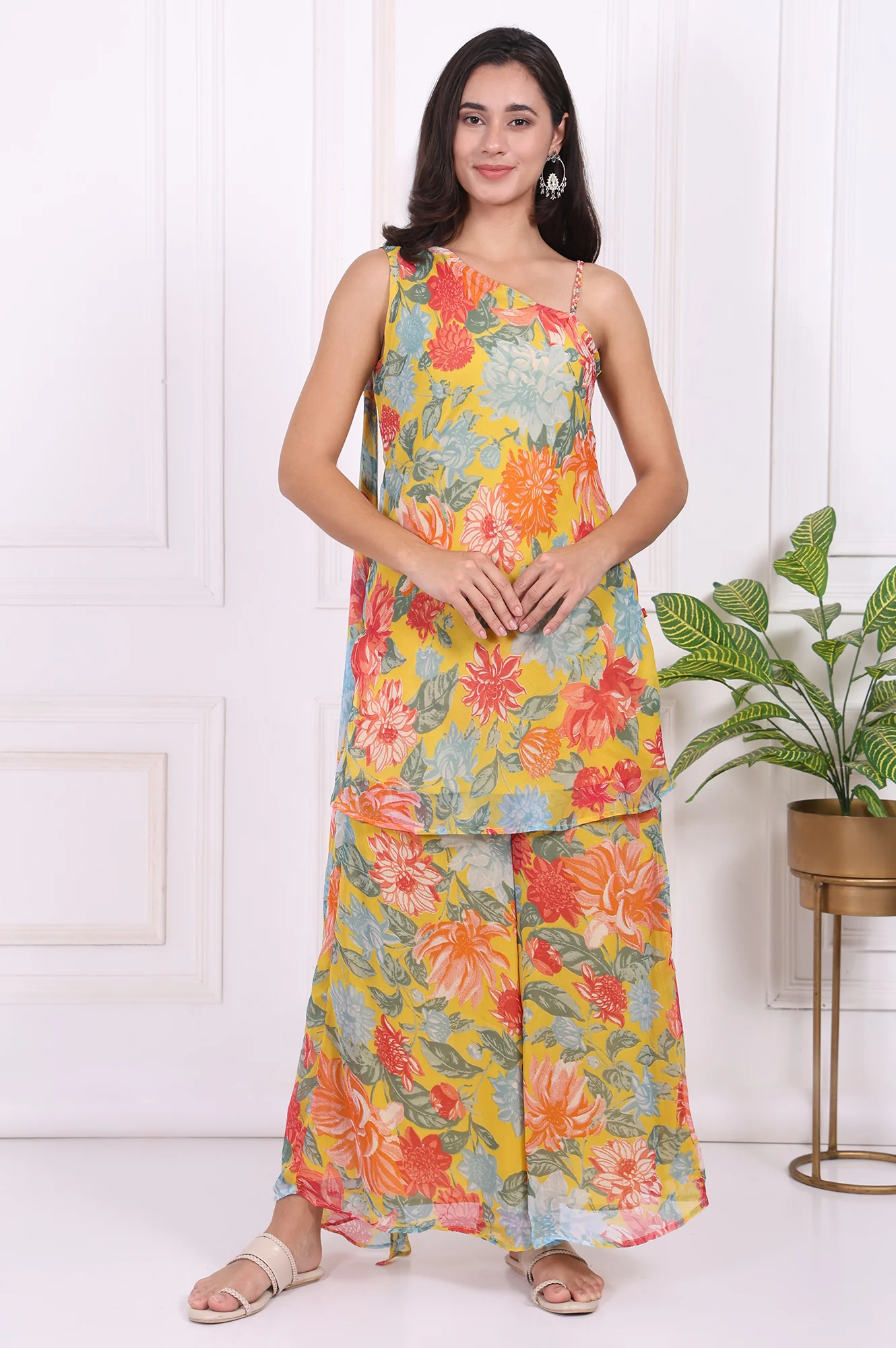 Yellow Floral Printed Straight Kurta and Flared Pants Set - Image 2