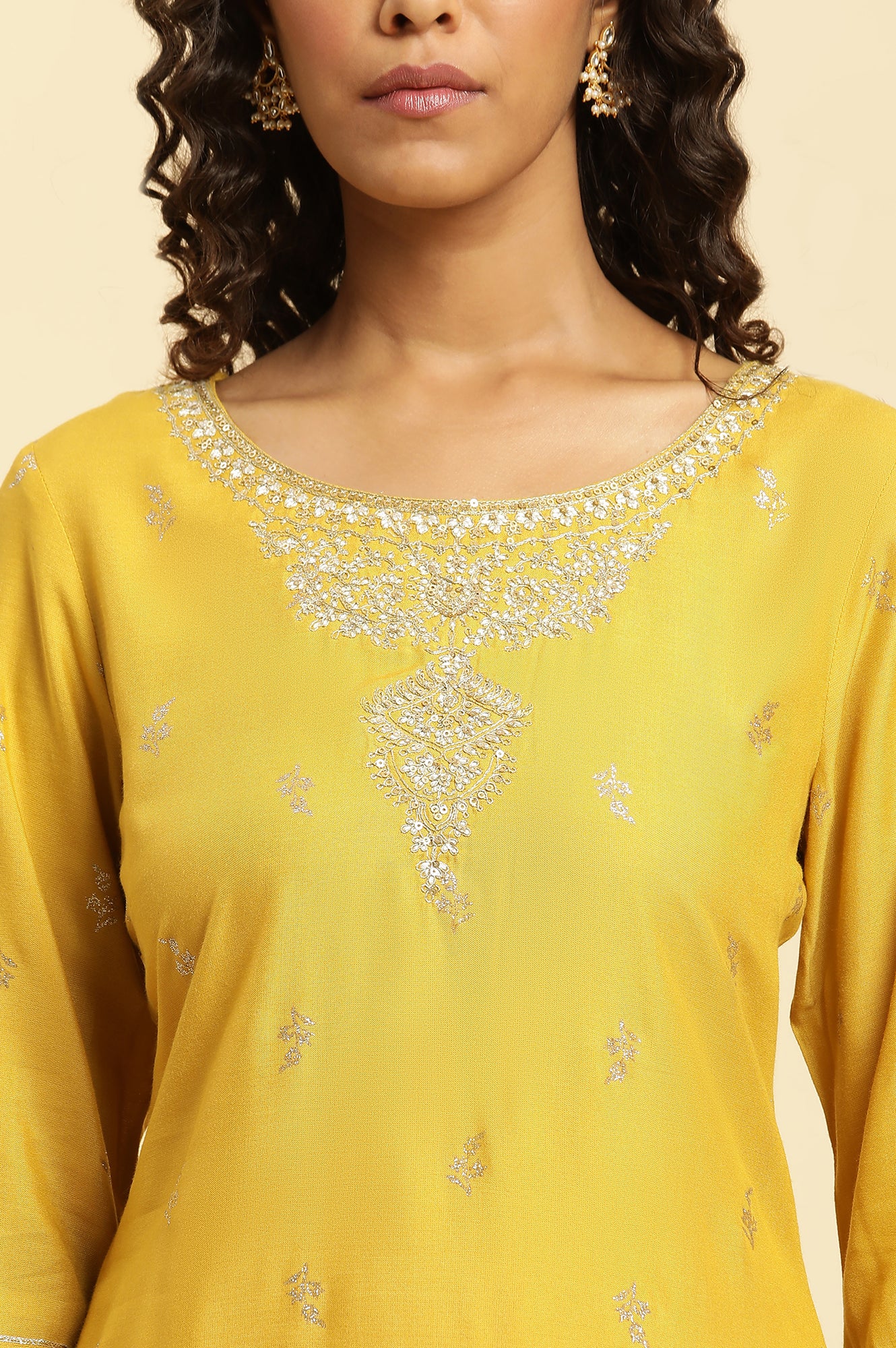 Yellow Glitter Floral Printed Kurta With Embroidered Yoke - Image 6