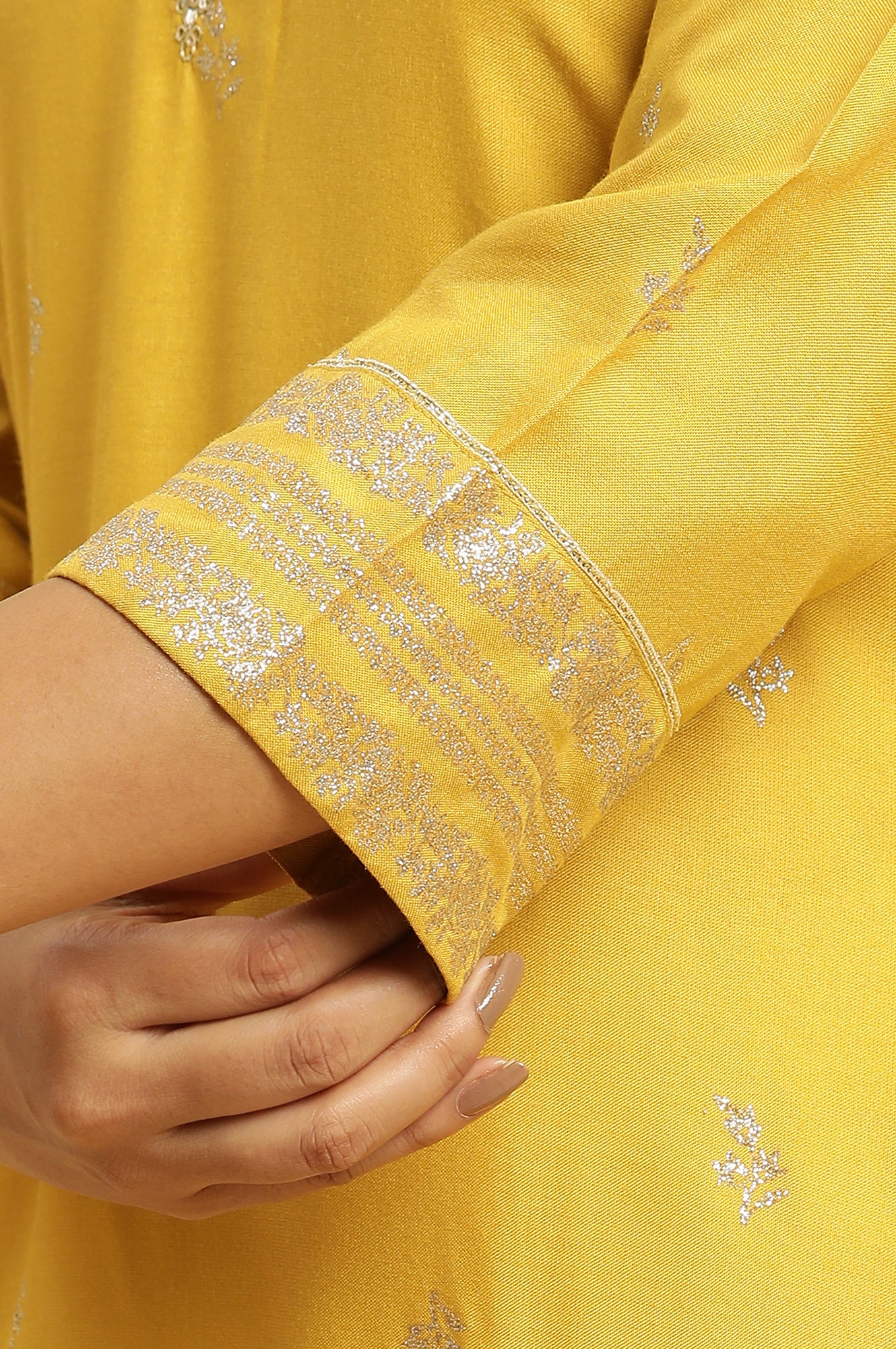 Yellow Glitter Floral Printed Kurta With Embroidered Yoke - Image 7