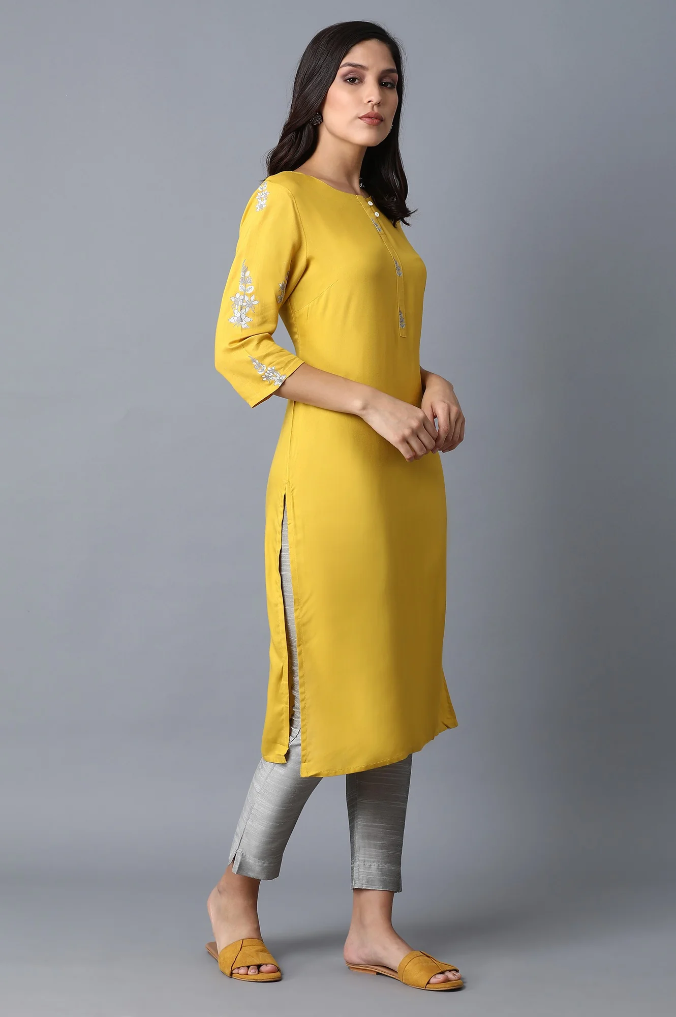 Yellow Kurta With Printed Yoke - Image 4