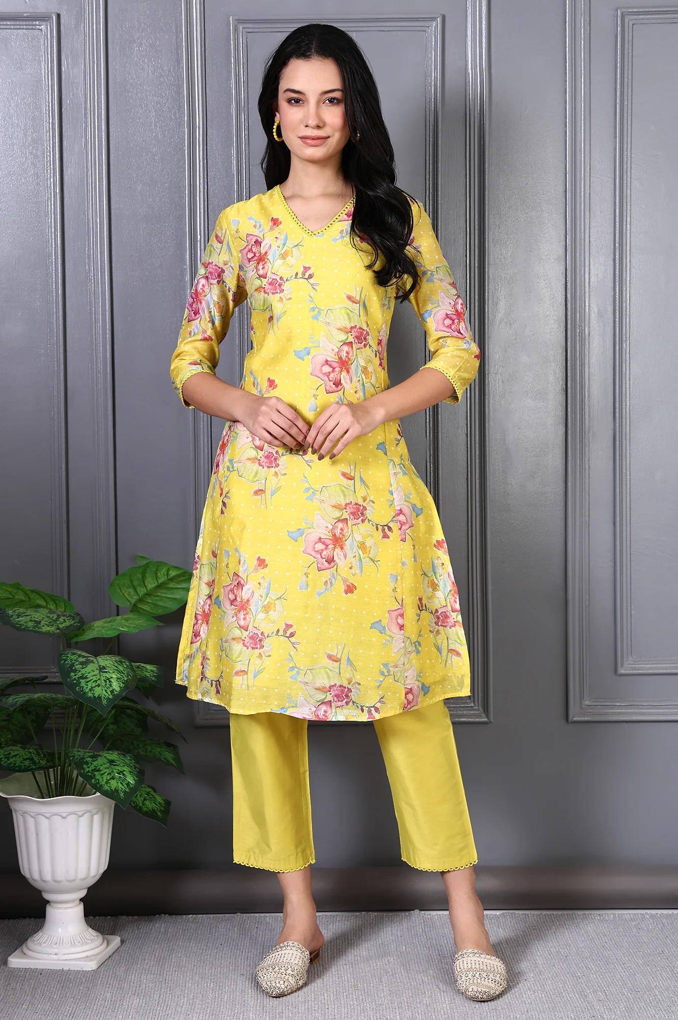 Yellow Solid Lace Mid-Rise Straight Pant - Image 5