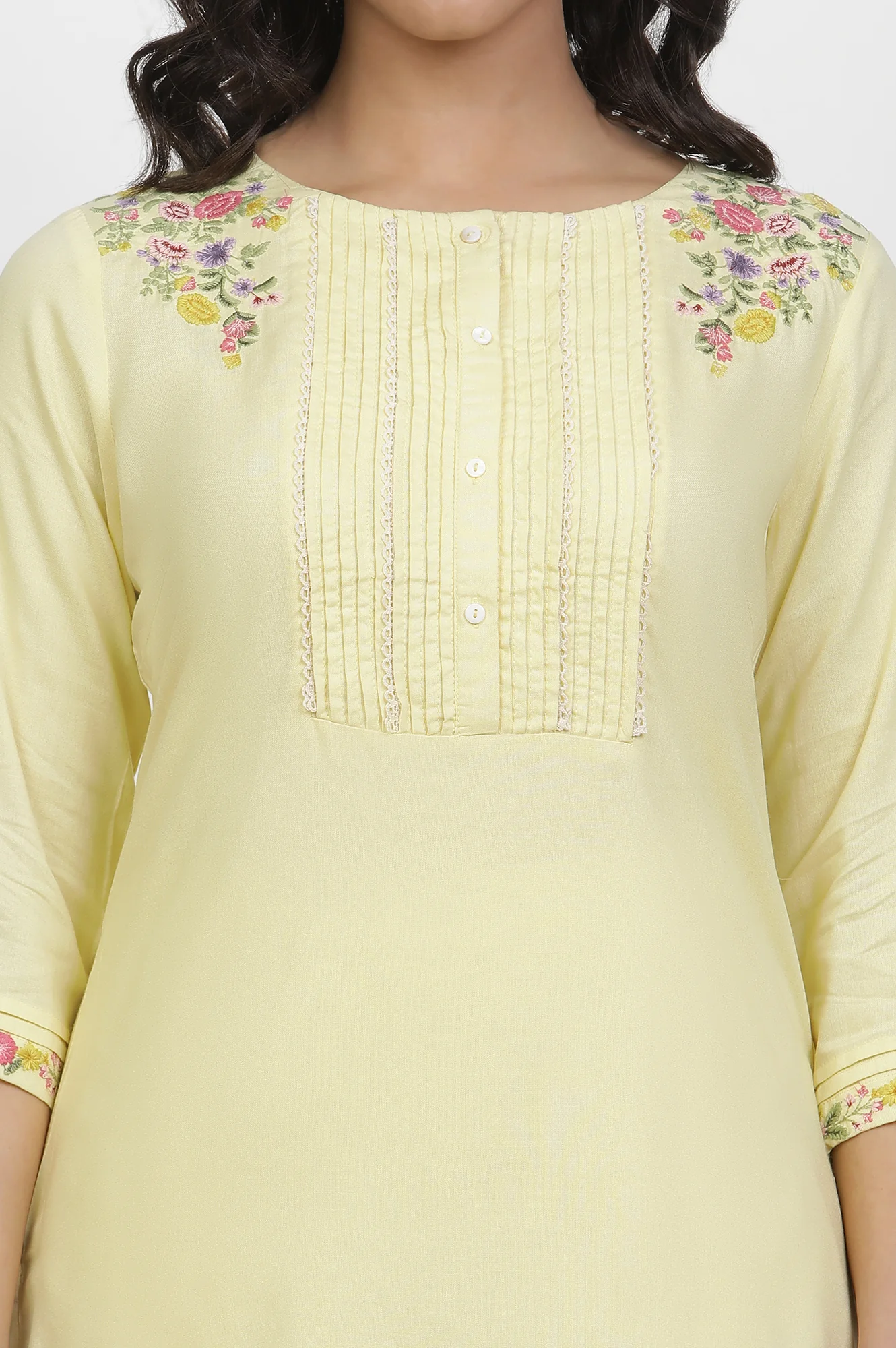 Yellow Solid Thread Embroidered Rayon Straight Kurta and Pants Co-Ord Set - Image 6
